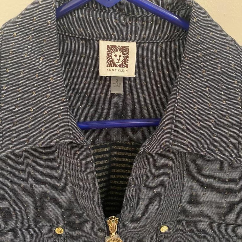 shirt - Picture 2 of 3